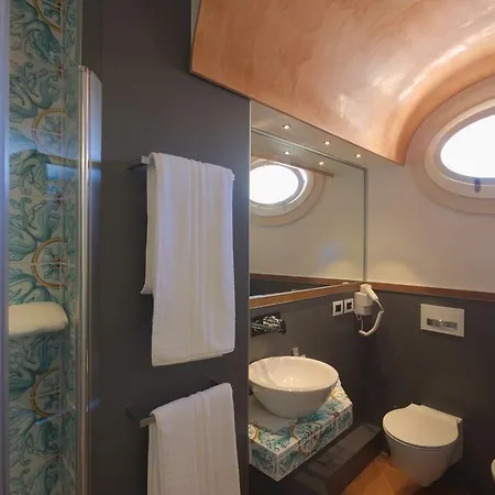 Casa Turrisi فندق مبيت وإفطار تاورمينا