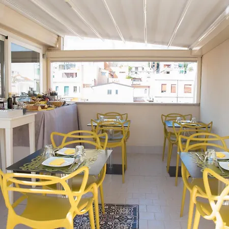 Casa Turrisi فندق مبيت وإفطار تاورمينا